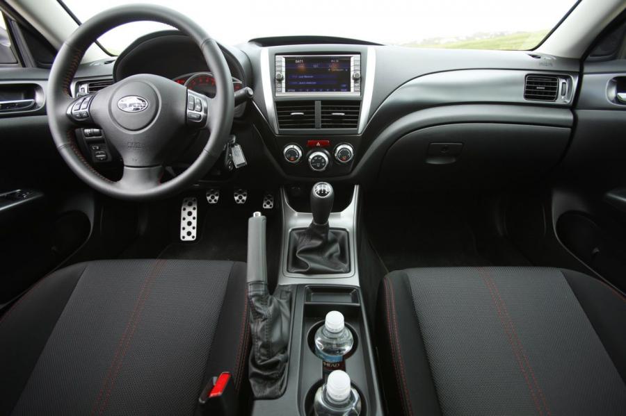  Subaru Impreza WRX Sedan 2011 года  (фото 24 из 34)